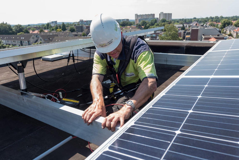 installatie zonnepanelen, zonnepanelen installateur, Zonnepanelen, zonnepanelen afdak, zonnepanelen dakscan, zonnepanelen installateur, zonnepanelen installatiesysteem, zonnepanelen met accu