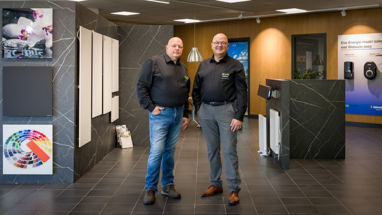 Martin en Hans Jonker van Evo Energie in de showroom